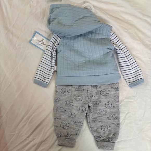 NWT 3pc  Baby Outfit with Lion Design - Picture 8 of 8